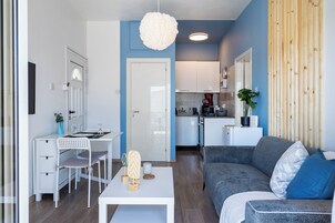 Apartment, 1 Bedroom, Kitchen, Garden View | Living room