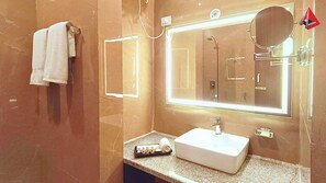 Royal Studio Suite | In-room safe, desk, laptop workspace, iron/ironing board - AYANSH KLYDE INN (Lucknow)