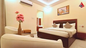 Royal Studio Suite - AYANSH KLYDE INN (Lucknow)