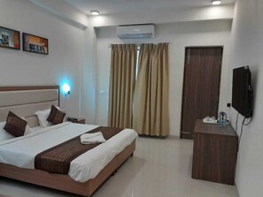 Superior Room | Premium bedding, desk, laptop workspace, iron/ironing board - Hotel The Luxem (Gurugram)