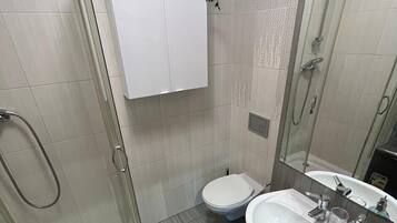 Comfort Apartment, Balcony, City View | Bathroom