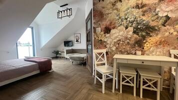 Comfort Apartment, Balcony, City View | Living area