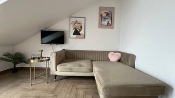 Comfort Apartment, Balcony, City View | Living area