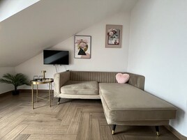 Apartamento Confort, balcón, vistas a la ciudad | Zona de estar