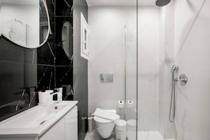 Basic Apartment, 2 Bedrooms, Kitchen, City View | Bathroom | Shower, free toiletries, hair dryer, towels - Mellow 2-Bedroom Apartment in Athens (Athens)