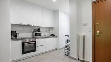 Basic Apartment, 2 Bedrooms, Kitchen, City View | Private kitchen | Full-size fridge, microwave, oven, stovetop