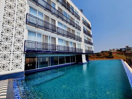 Piscina infinita