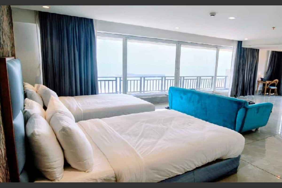 Sea View Family balcony Suite | Literie de qualité supérieure, couette en duvet d'oie, surmatelas