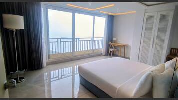 Sea View King Premium Suite Room | Premium bedding, down duvets, pillow-top beds, in-room safe