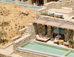 Outdoor pool, open 8:00 AM to 8:00 PM, pool umbrellas, pool loungers - Hotiday Mykonos Fanari (Mykonos)