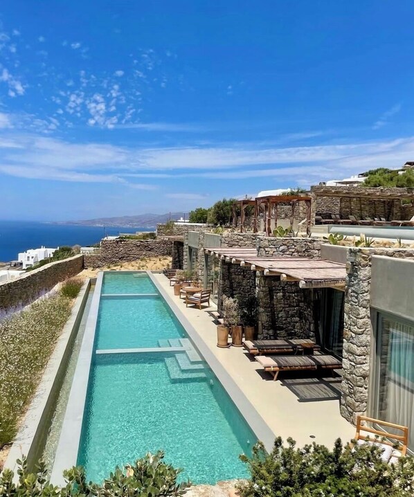 Outdoor pool, open 8:00 AM to 8:00 PM, pool umbrellas, pool loungers - Hotiday Mykonos Fanari (Mykonos)