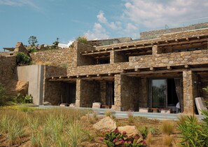 Front of property - Hotiday Mykonos Fanari (Mykonos)