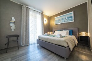 2 bedrooms, travel cot, WiFi, bed sheets