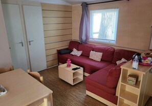 Televisie, videospelletjes, tafelvoetbal en een tafeltennistafel