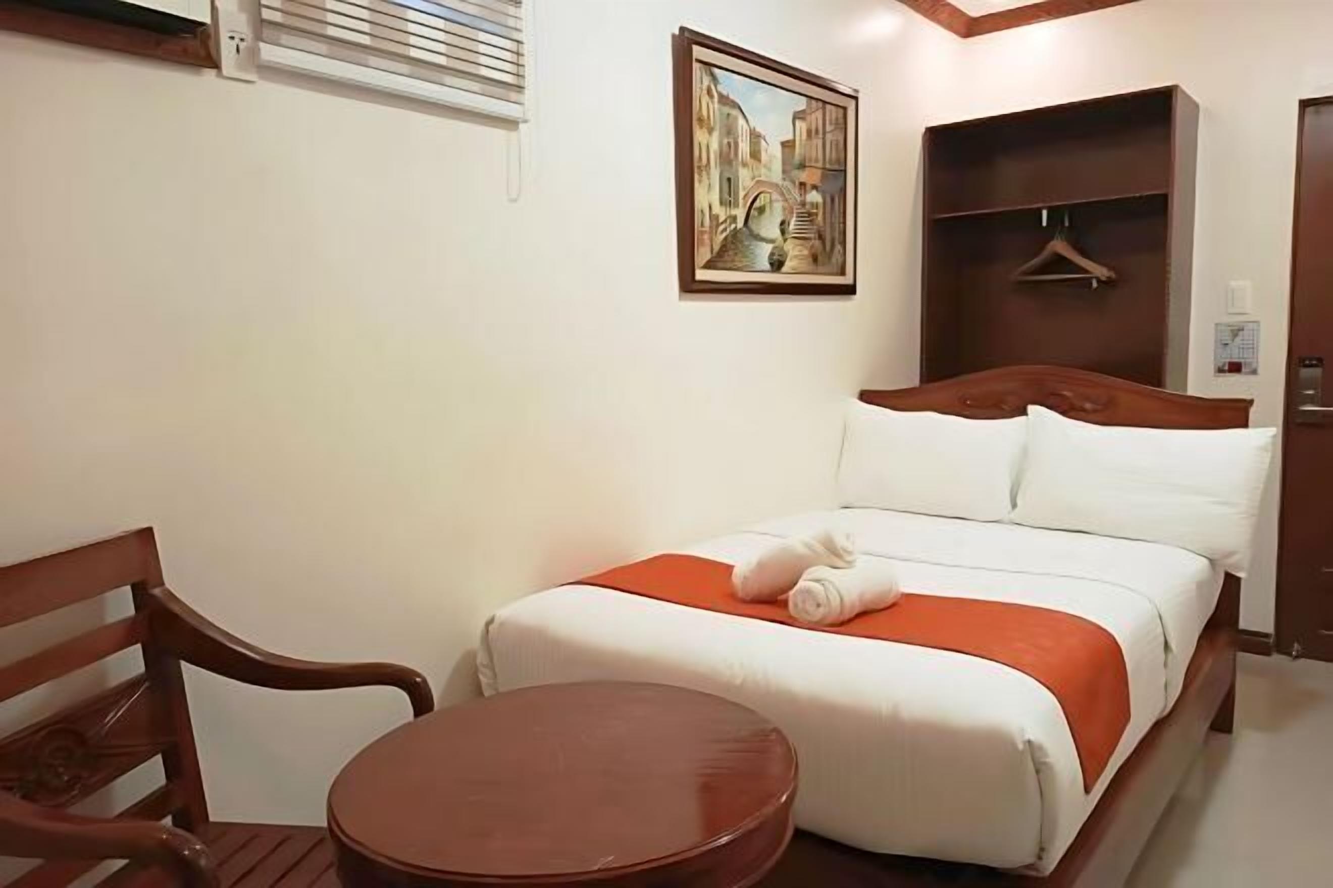 Desk, iron/ironing board, free WiFi