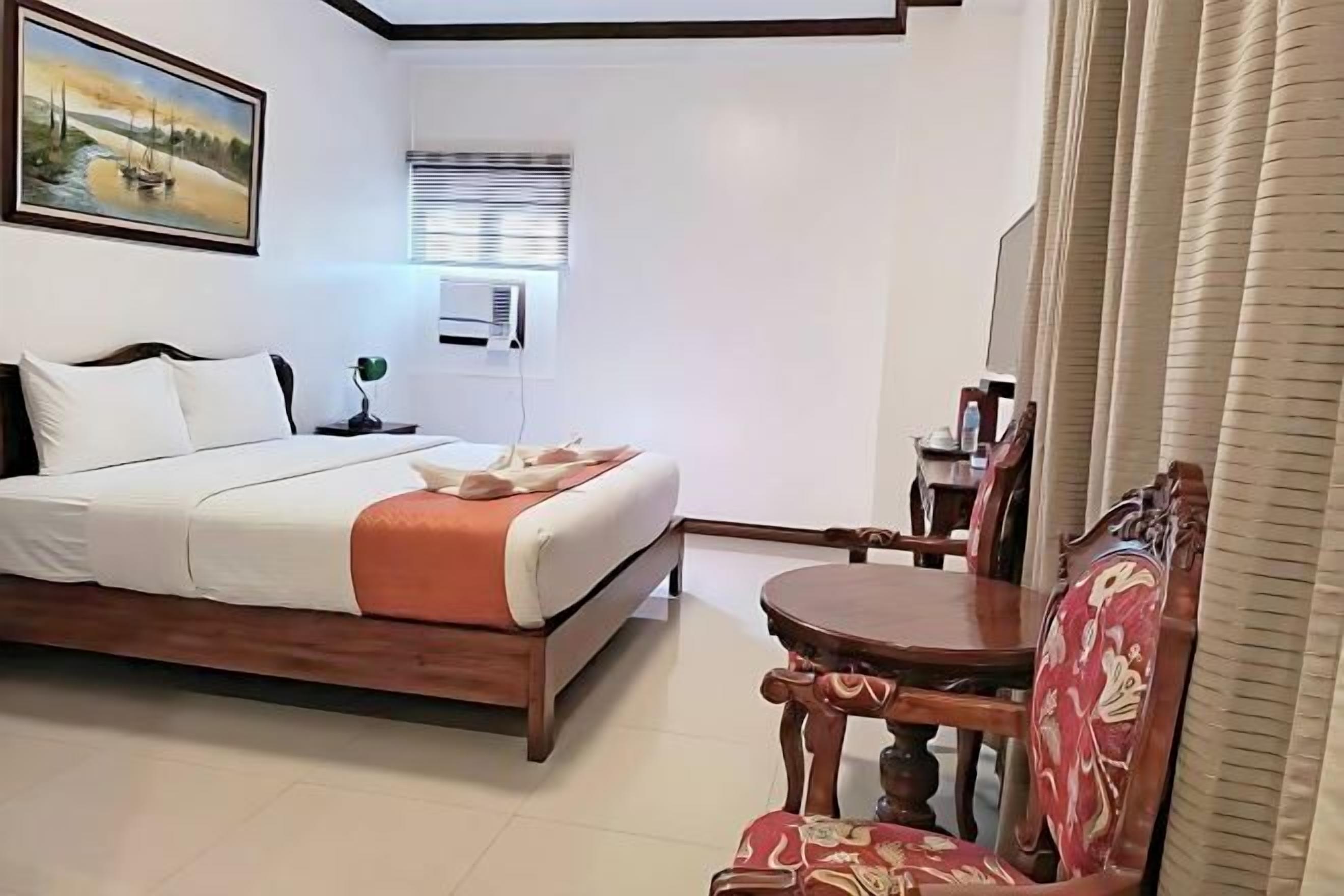 Desk, iron/ironing board, free WiFi