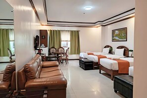 Quadruple Room | Desk, iron/ironing board, free WiFi
