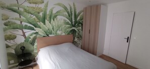 1 chambre, fer et planche à repasser, Wi-Fi, literie fournie