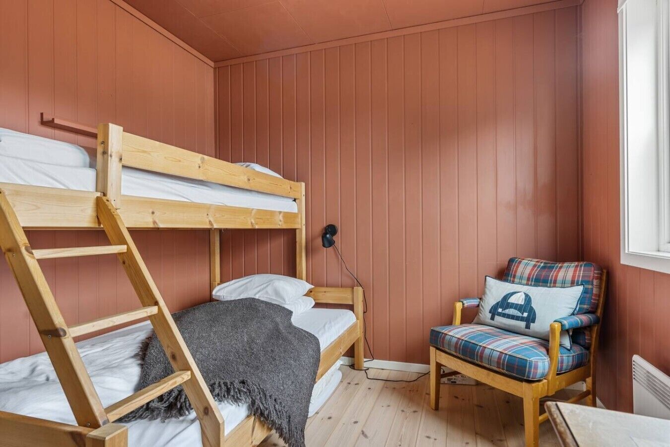 WiFi, bed sheets