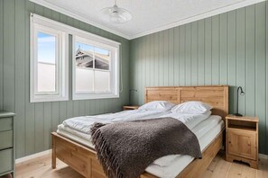 3 bedrooms, WiFi, bed sheets