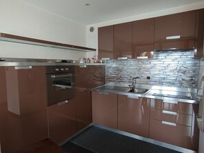 Kühlschrank, Mikrowelle, Geschirrspüler