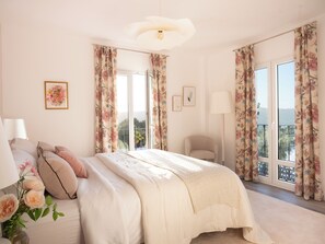 9 bedrooms, iron/ironing board, travel cot, free WiFi