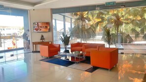 Lobby sitting area - Signature Hotel by Easy Nap (Puchong)