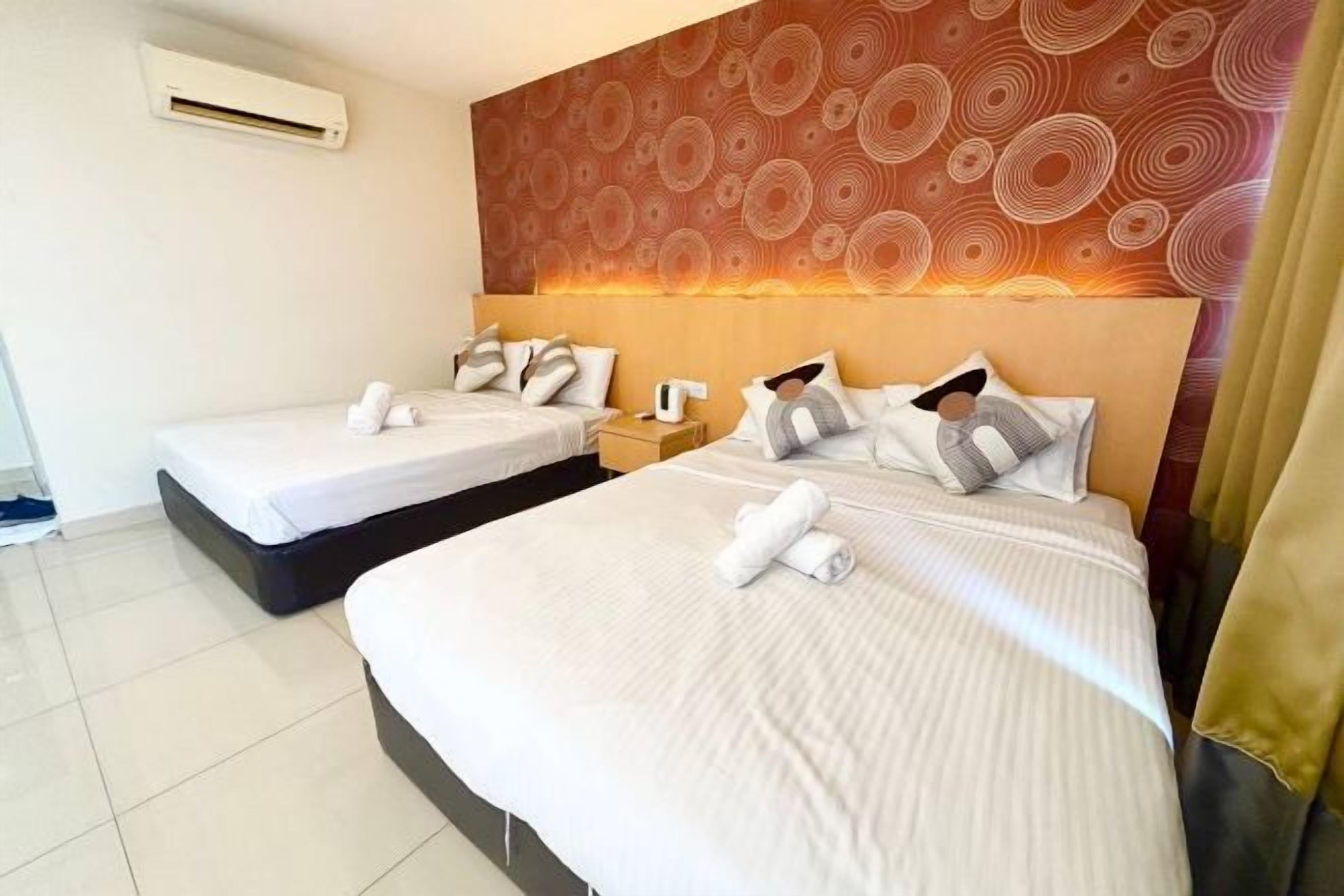 Escrivaninha, cortinas blackout, Wi-Fi de cortesia, roupa de cama