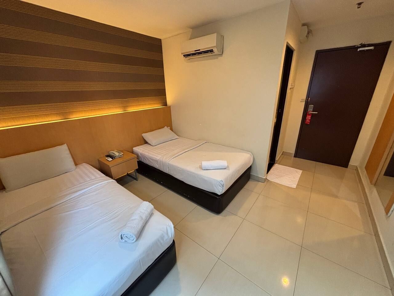 Standardværelse med 2 enkeltsenge | Skrivebord, mørklægningsgardiner, gratis Wi-Fi, sengetøj