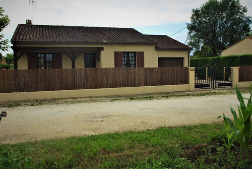  "Les Roses Trémières"  Dordogne,  proximité baignade,  randonnée et commerces