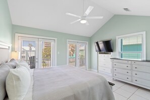4 bedrooms, desk, iron/ironing board, free WiFi