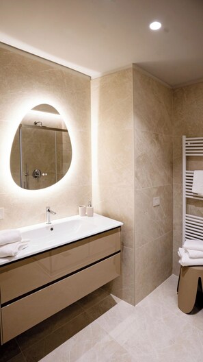 Hårføner og håndklær