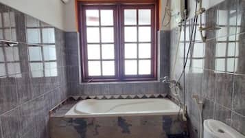 Serviettes fournies, papier toilette