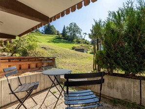 Outdoor dining - Central studio, 3 guests, WiFi, garage, elevator (La Clusaz)