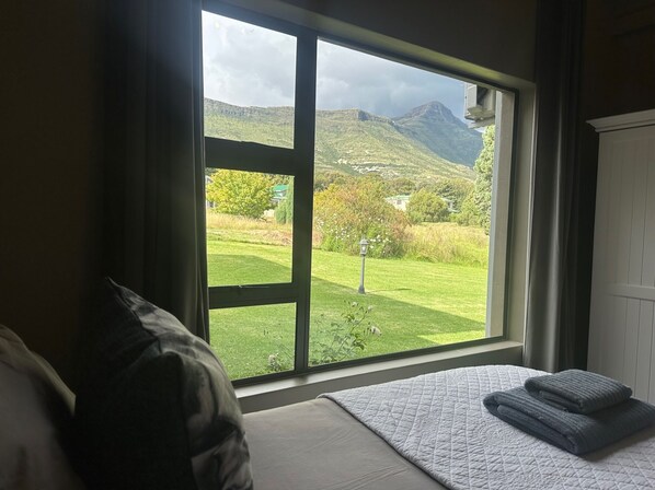 5 bedrooms, iron/ironing board, WiFi, bed sheets