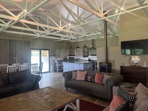 Living area - Spacious 5-bedroom villa in delightful Clarens with AC, WiFi (Clarens)