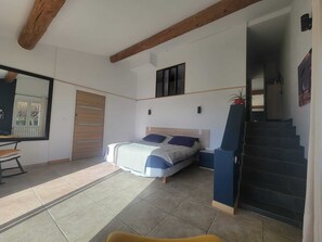 3 chambres, bureau, Wi-Fi, draps fournis