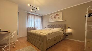 1 Schlafzimmer, Schreibtisch, Reisekinderbett, kostenloses WLAN