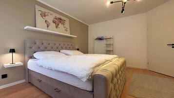 1 Schlafzimmer, Schreibtisch, Reisekinderbett, kostenloses WLAN