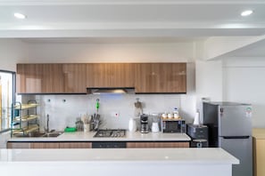 Fridge, microwave, oven, stovetop