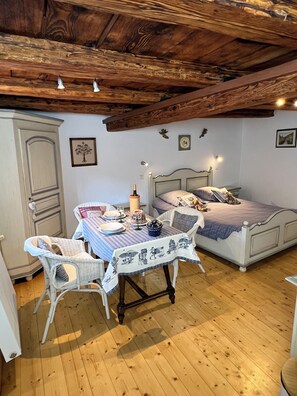 1 Schlafzimmer, Reisekinderbett, kostenloses WLAN, Bettwäsche