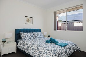 3 bedrooms, WiFi - Byford Bliss - Your Perfect Getaway! (Byford)