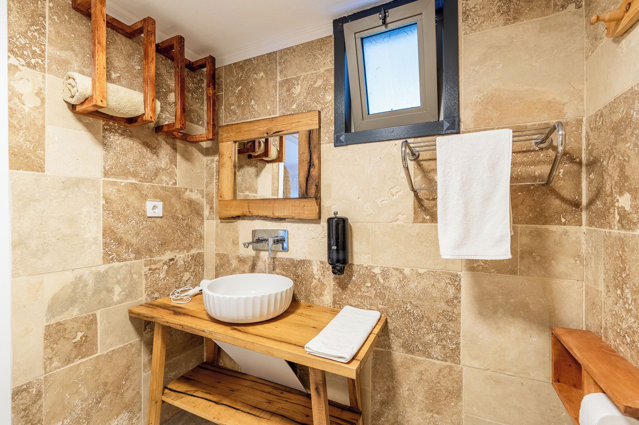 Family Oda, Balkon, Bahçe Manzaralı | Banyo | Saç kurutma makinesi, havlu, sabun, şampuan 