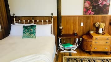 1 bedroom, bed sheets