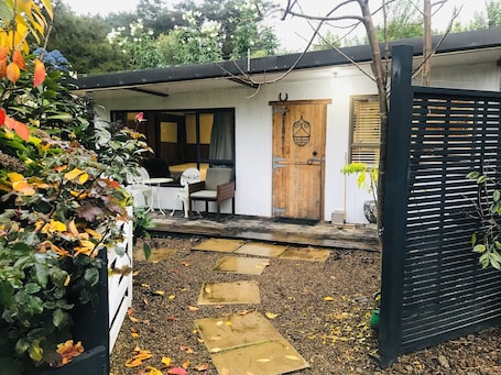 Exterior. River cottage- romantic country getaway, fire pit, bath tub, and sauna access.