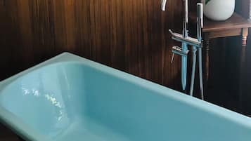 Toallas, jabón, papel de baño