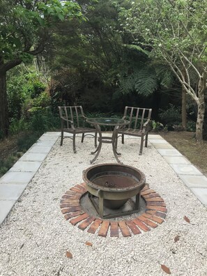 Outdoor dining - River cottage- romantic country getaway, fire pit, bath tub, and sauna access. (Aongatete)
