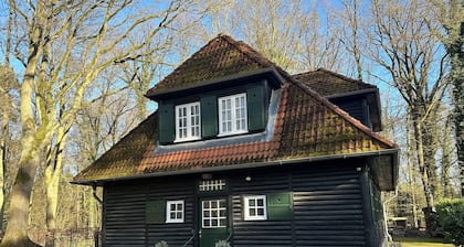 Cozy gatehouse on the Hohe Elbufer in the nature reserve