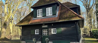 Cozy gatehouse on the Hohe Elbufer in the nature reserve