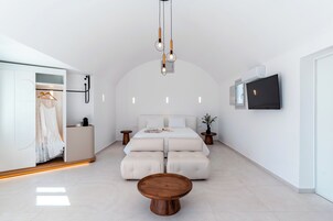 Honeymoon Suite with private pool & outdoor Jacuzzi | In-room safe, blackout drapes, soundproofing, iron/ironing board